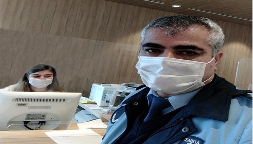 ATM’de unutulan parayı zabıta memuru buldu