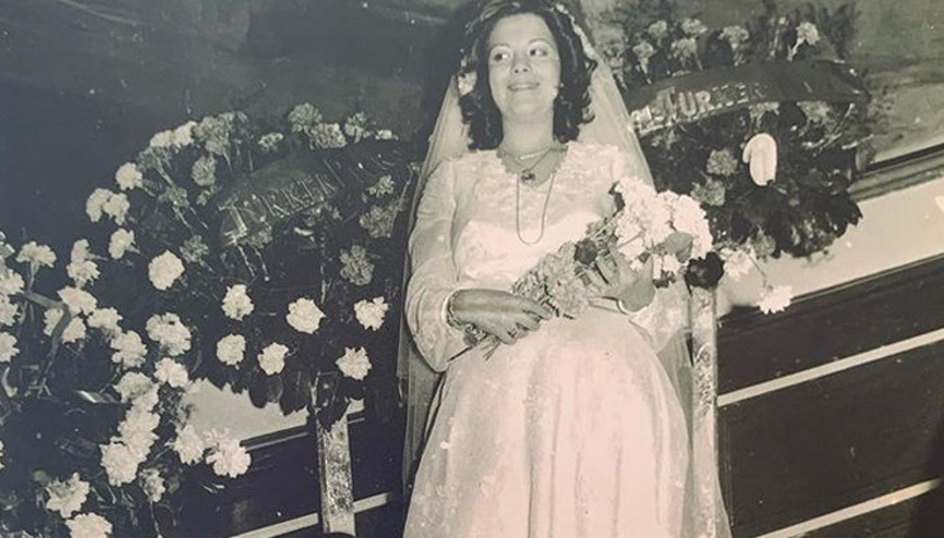 Ünlü oyuncu ilk evliliğinde çekilen fotoğrafını paylaştı: Yıl 1977