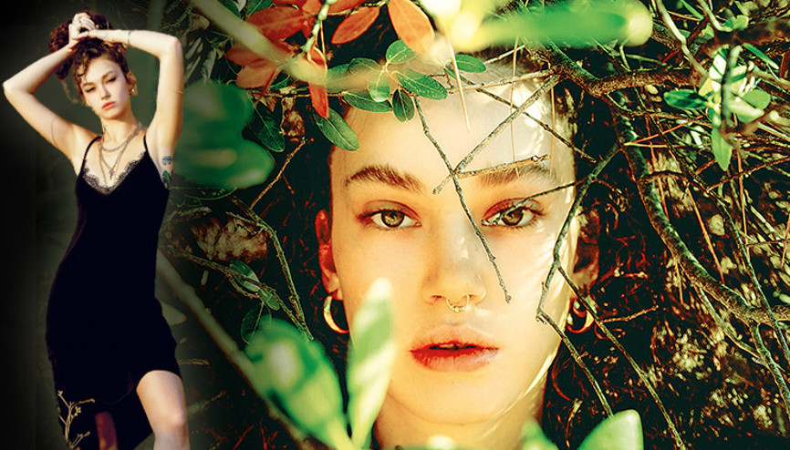 Birbirimizin değilmeyen yerlerine değiyoruz