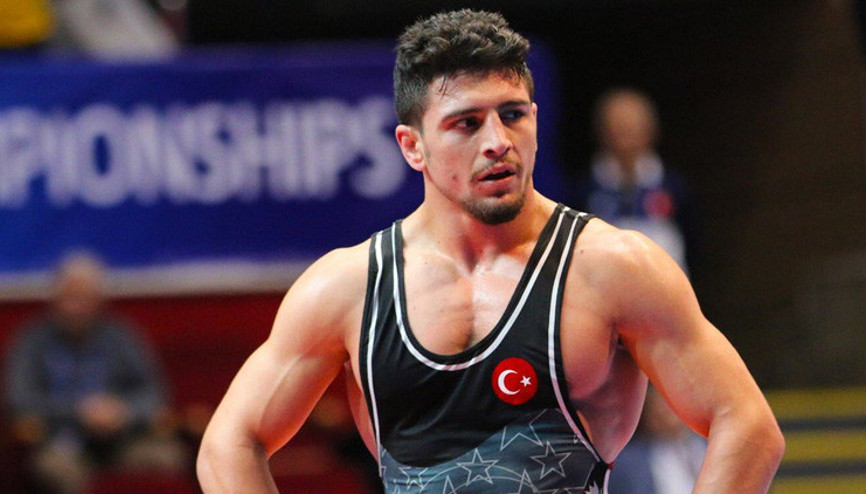 Milli güreşçi Cengiz Arslan, Dünya Kupasında bronz madalya kazandı