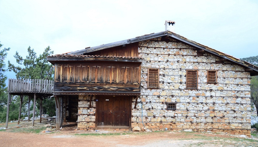 800 yıllık tarihiyle turistlerin ilgi odağı olan düğmeli evler restore edilerek turizme kazandırılıyor