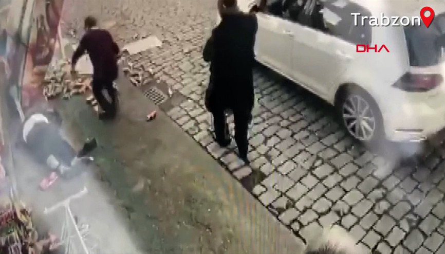 Sürücüsü fenalaşan minibüs, kaldırıma çıktı 2 yaralı
