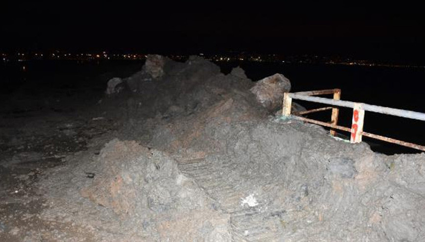 İzmirde taşkına karşı 2 kilometrelik kumdan set