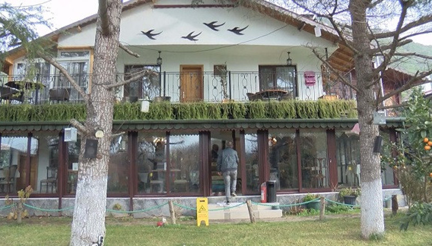 Kısıtlamada eve kapanmak yerine doğayla iç içe otellere gidiyorlar