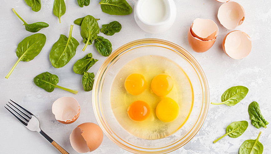 Pandemide Mutlu Hissettiren Üçlü: Ispanak, Süt, Yumurta Pandemide Mutlu Hissettiren Üçlü: Ispanak, Süt, Yumurta