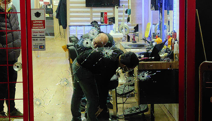 Husumet berbere taşındı, tıraş olurken dehşeti yaşadı