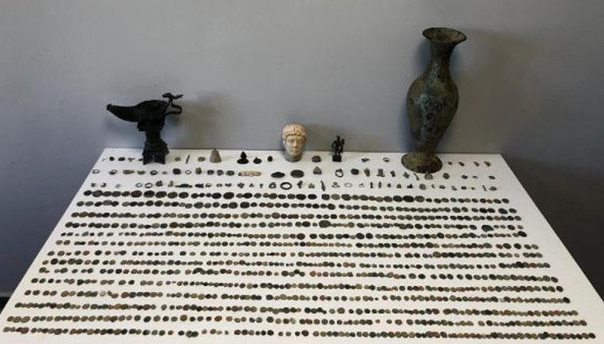 1053 parça tarihi eser ile yakalanan 3 kişiye gözaltı