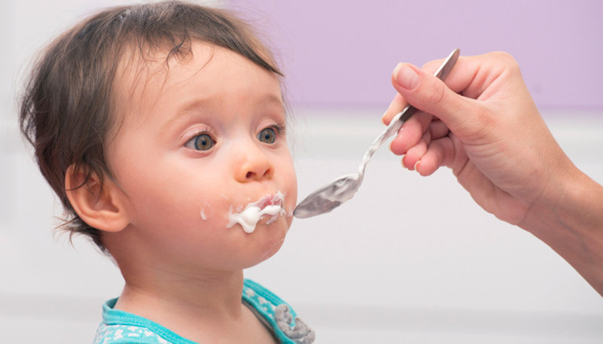 Bebeklerde ek gıdaya geçişte nelere dikkat edilmeli Bebeklerde ek gıdaya geçişte nelere dikkat edilmeli