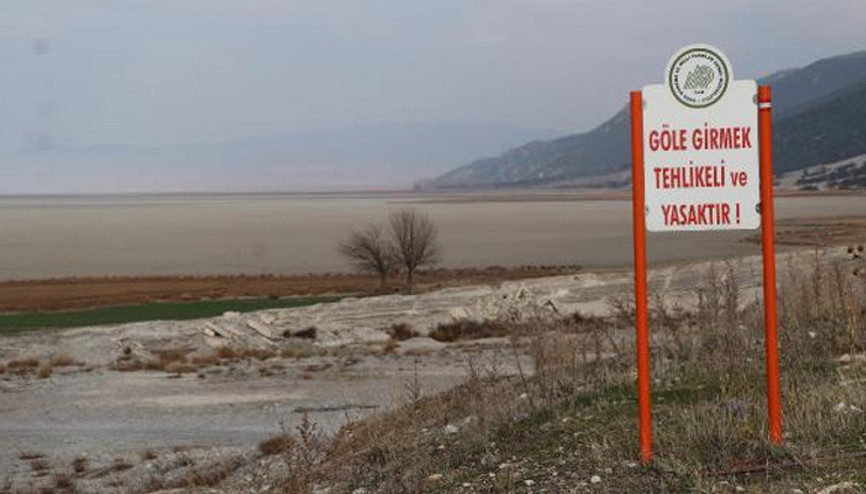 Kuş cenneti Acıgölde kuraklık tehlikesi