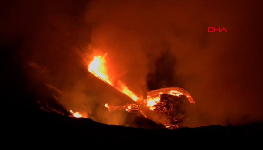 Kilauea Yanardağına ait krater gölü buharlaştı O anlar böyle görüntülendi