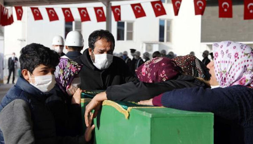 Acı veda... Uzman çavuş, eşi ve oğlu son yolculuğuna uğurlandı