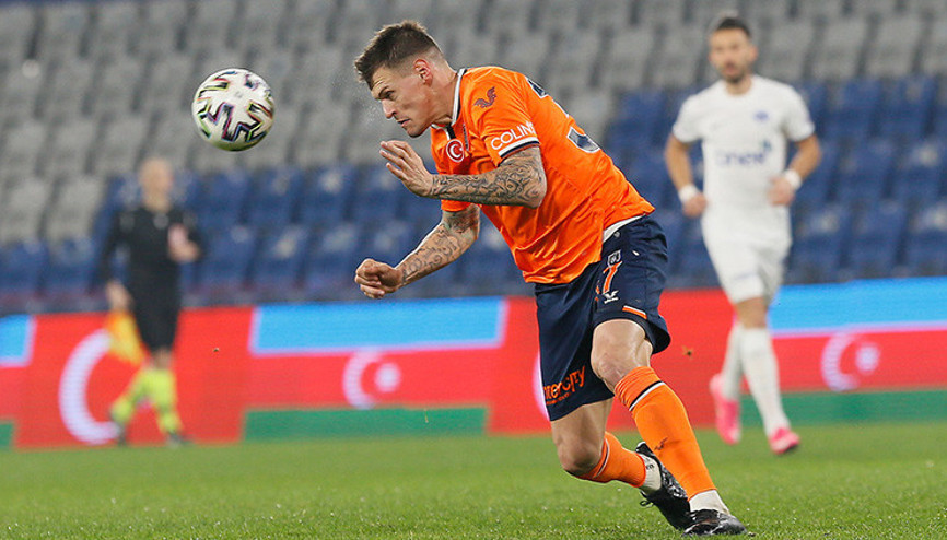 Başakşehirde Martin Skrtel sakatlandı, sedye ile oyundan çıktı