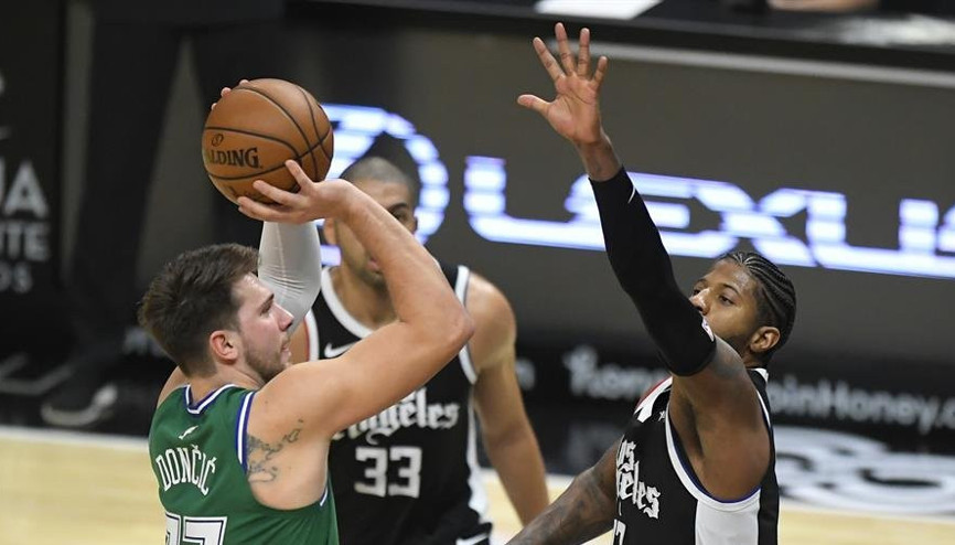 NBAde Gecenin Sonuçları | Dallas, Clippers maçının devresine 50 sayı farkla girdi Rekor...