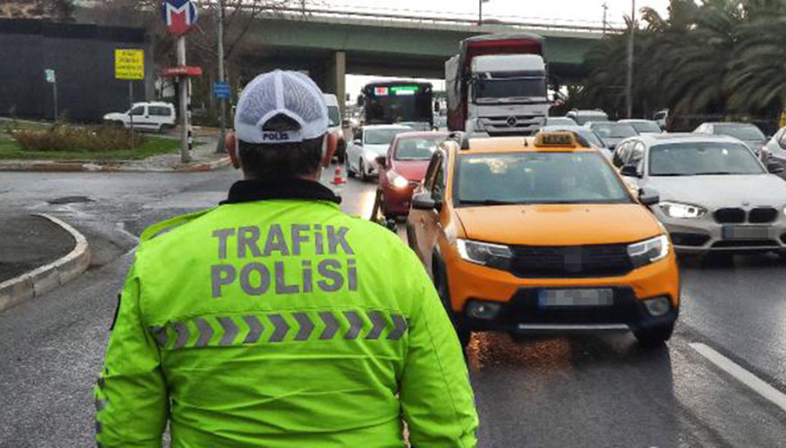 Fatihte toplu taşıma araçlarına yönelik koronavirüs denetimi
