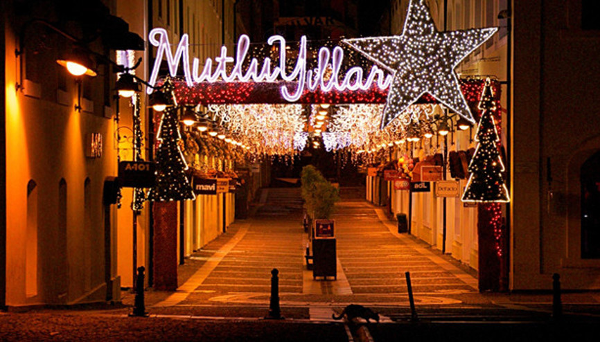 Yılbaşı tatil takvimi Yılbaşı sokağa çıkma yasağı perşembe günü var mı 31 Aralık Perşembe günü yarım gün mü İşte merak edilenler