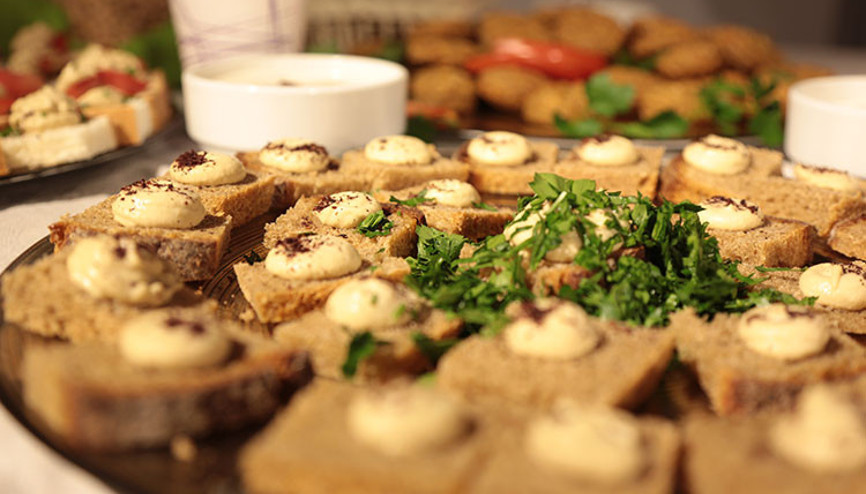 Yeni yıl sofrasına en lezzetli ekmek üstleri ve mezeler