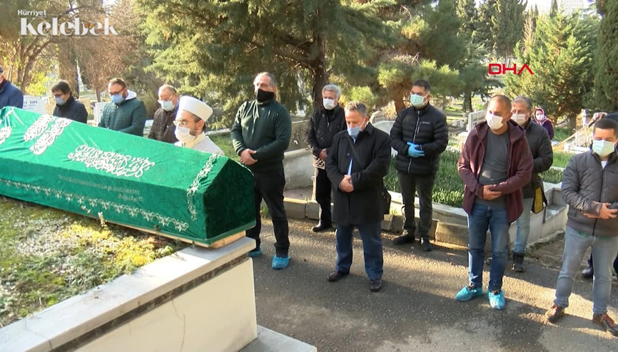 Türkiyenin önemli klarnet sanatçısı Mustafa Kandıralı Zincirlikuyunda düzenlenen törenin ardından son yolculuğuna uğurlandı. Türkiyenin önemli klarnet sanatçısı Mustafa Kandıralı Zincirlikuyunda düzenlenen törenin ardından son yolculuğuna uğurlandı.