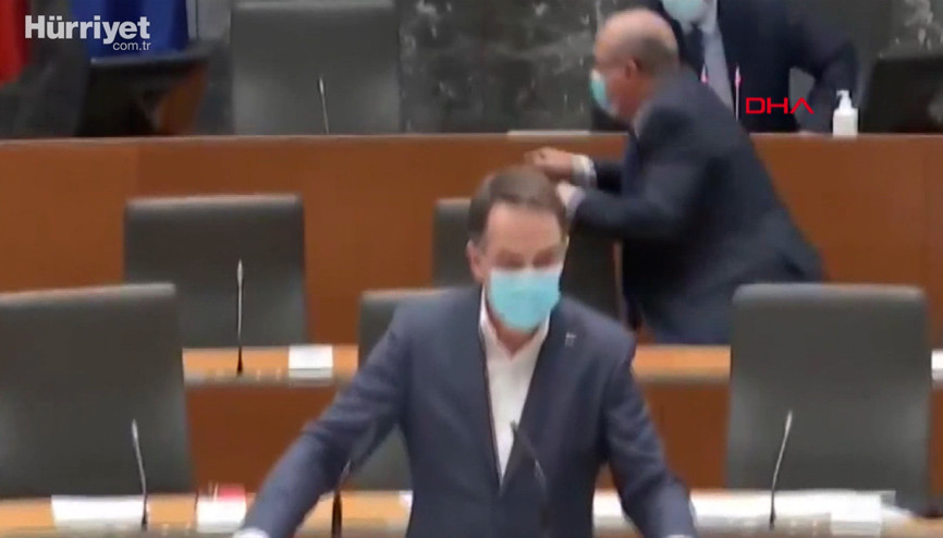 Hırvatistan parlamentosunda deprem paniği kamerada