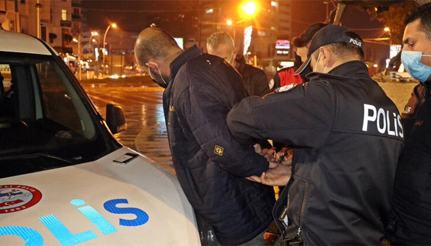 Parkta terör propagandası iddiası; 2 kişi gözaltına alındı Parkta terör propagandası iddiası; 2 kişi gözaltına alındı