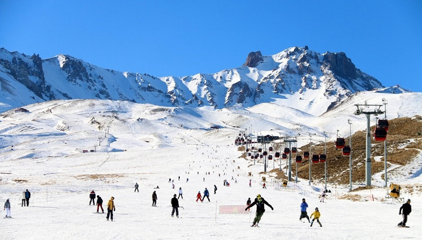 Erciyes Kayak Merkezinde yeni yıl öncesi turist yoğunluğu