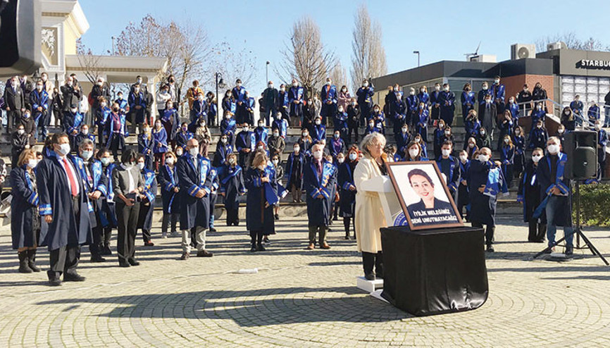 ‘Güle güle kırmızı saçlı öğretmenimiz’