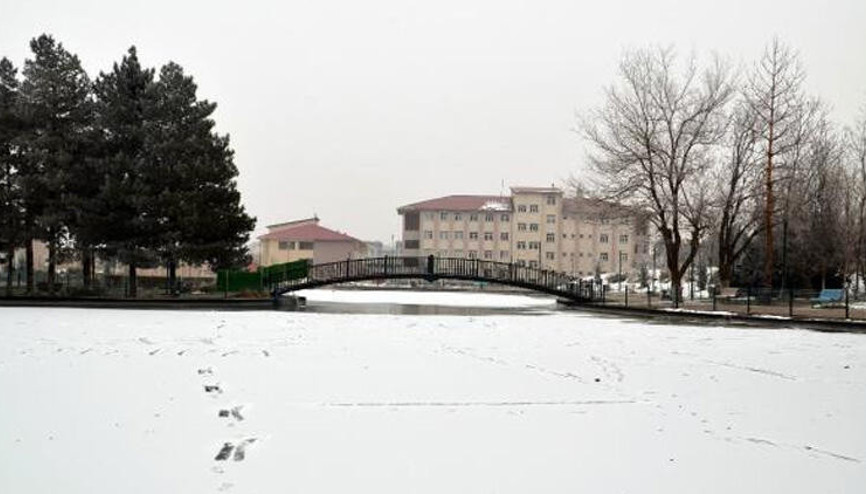 Muşta nehir ve dereler buz tuttu