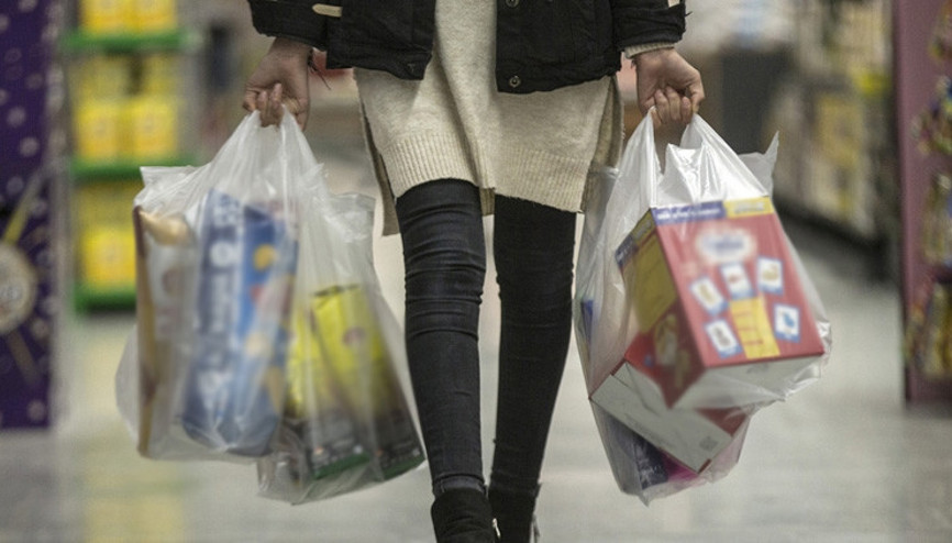 Plastik poşetten 1.8 milyon varil petrol tasarrufu