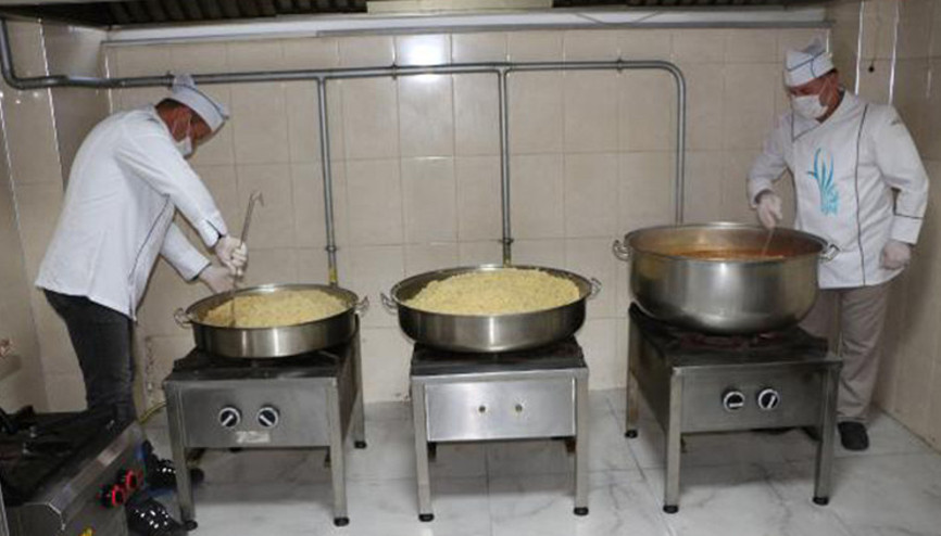 Evde tedavi gören koronavirüs hastalarına belediyeden yemek