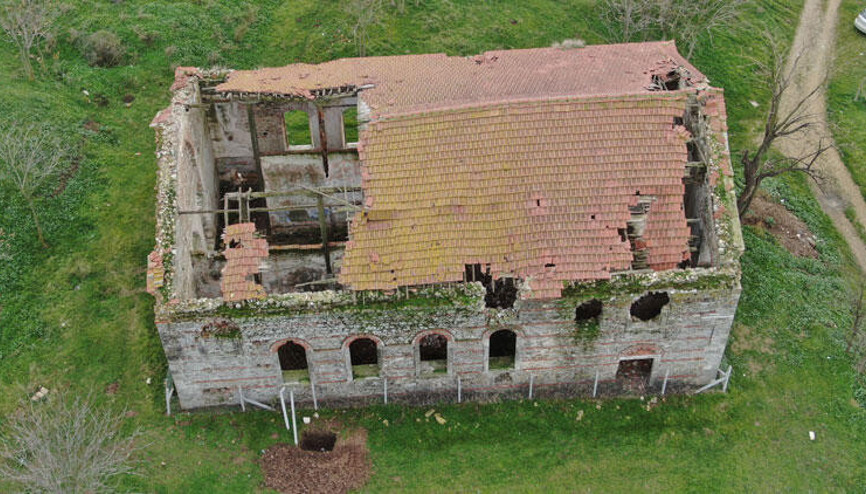 Tarihi Germiyan Kilisesini talan ettiler