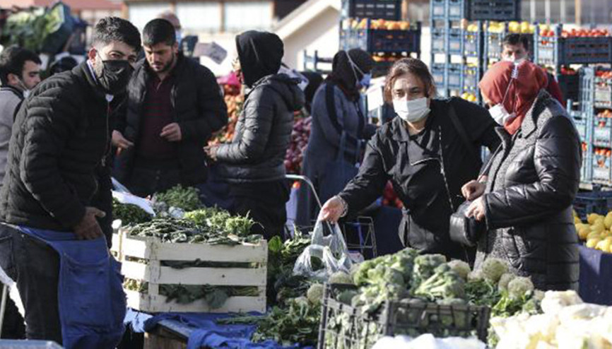 Ankarada kısıtlama sonrası semt pazarlarında yoğunluk