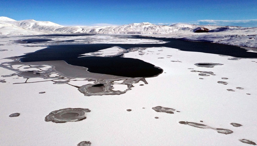 Hamurpet Gölü ile menderesler görenleri kendine hayran bıraktı Hamurpet Gölü ile menderesler görenleri kendine hayran bıraktı
