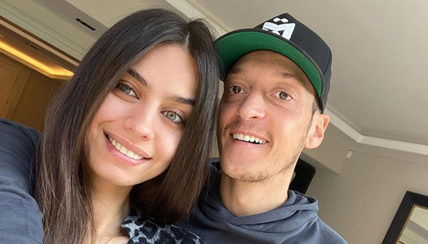 Sokratis Papastathopulos, Mesut Özilin İstanbul paylaşımını beğendi