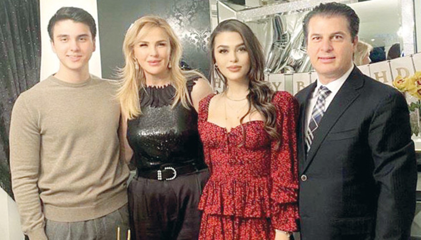 Aslıhan Karalardan annesine doğum günü sürprizi