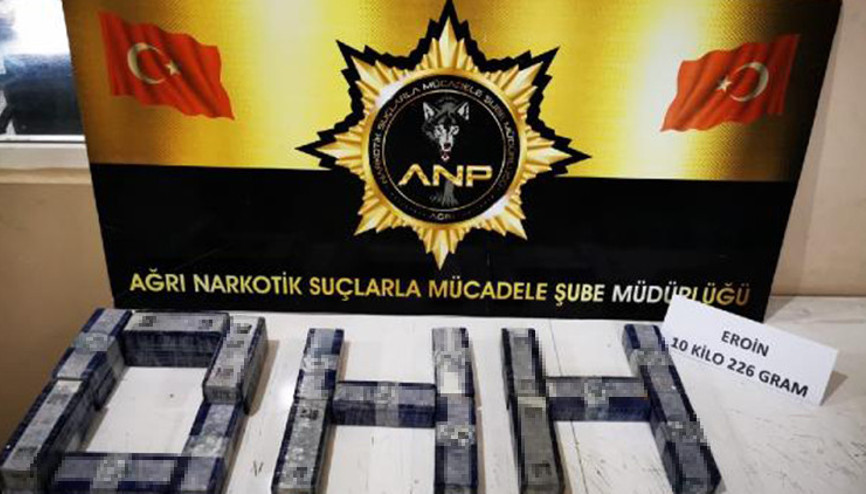 Peynir bidonunda 10 kilo eroin ile 700 paket kaçak sigaraya 2 tutuklama