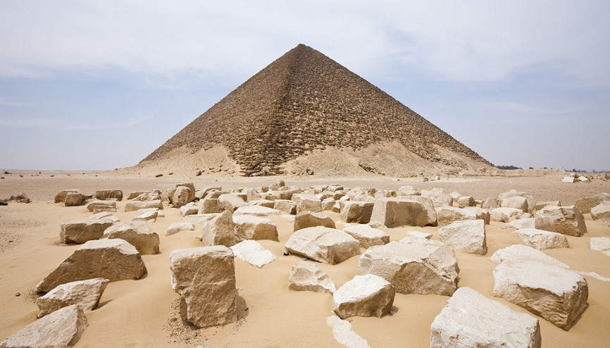 Geçmişe açılan bir pencere… Eğik piramit ve Eski Mısıra ait gizemli kalıntılar