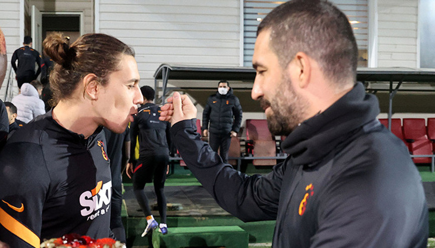 Galatasarayda Taylan Antalyalı ve Luyindama için doğum günü kutlaması