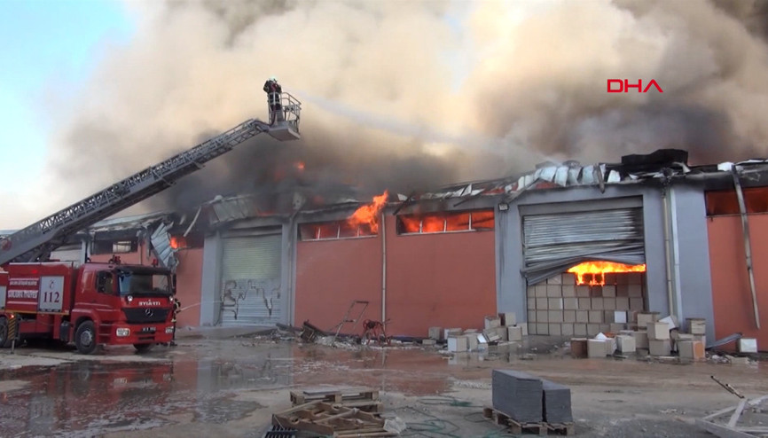 Harran Üniversitesinin lojistik deposunda yangın çıktı