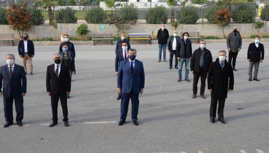 Mersinde okullarda bayrak töreni