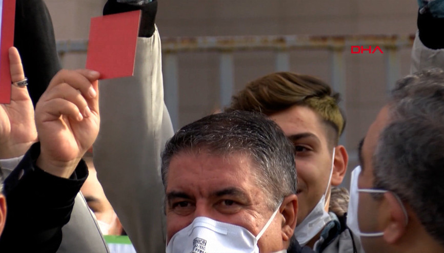 Roman vatandaşlar, Erman Toroğlunun söylemlerini mahkemeye taşıdı