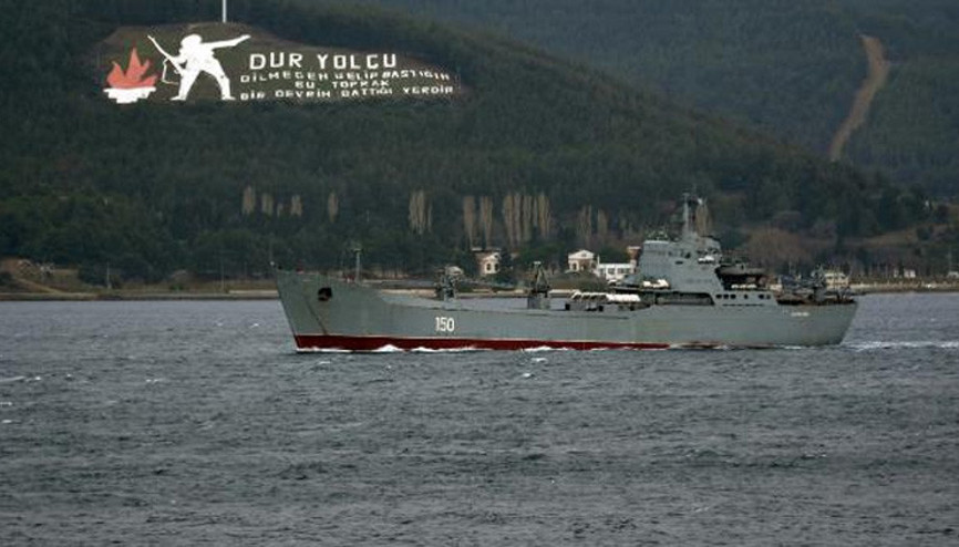 Rus savaş gemisi Çanakkale Boğazı’ndan geçti