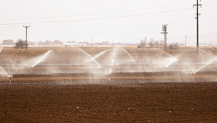 Kış ortasında tarla suladılar