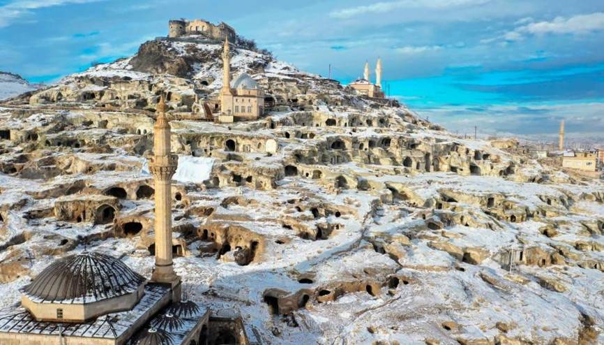 Kar altındaki Kayaşehir, eşsiz manzarasıyla hayran bıraktı