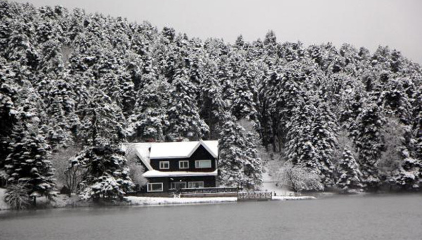 Gölcük Tabiat Parkında kar manzarası hayran bıraktı
