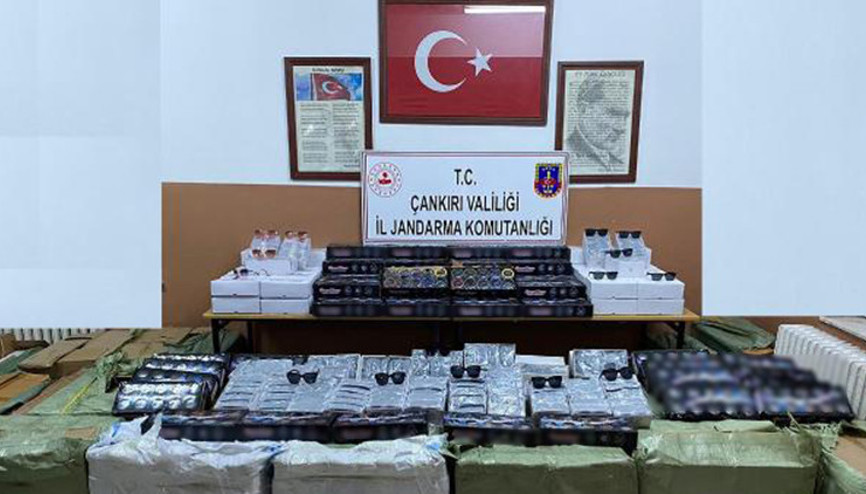 Çankırıda gümrük kaçağı güneş gözlüğü ve kol saati ele geçirildi