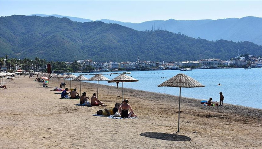 Aşıyla umutlanan 50 yaş üstü İngiliz turist yaz tatili için Türkiye’yi seçiyor Aşıyla umutlanan 50 yaş üstü İngiliz turist yaz tatili için Türkiye’yi seçiyor