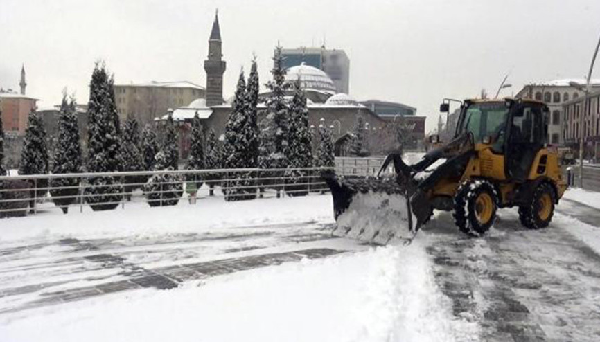 Sokak kısıtlamasının ilk gününe, kar yağışıyla uyandılar Sokak kısıtlamasının ilk gününe, kar yağışıyla uyandılar