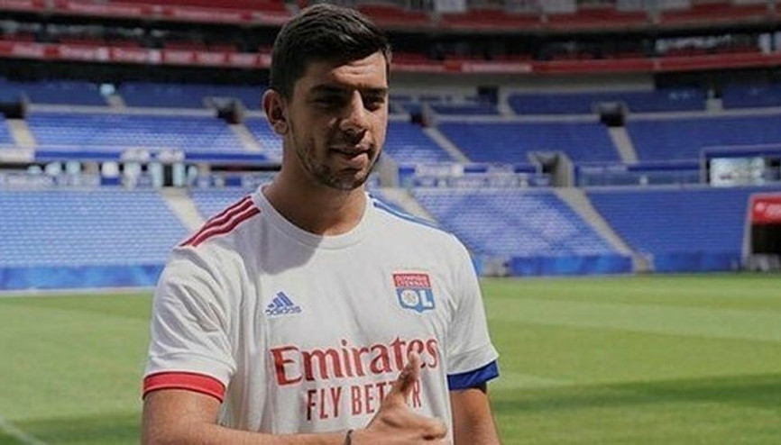 Olympique Lyonlu Cenk Özkaçarın babası Engin Özkaçar: 3 sene sonra Premier Ligde oynamalı