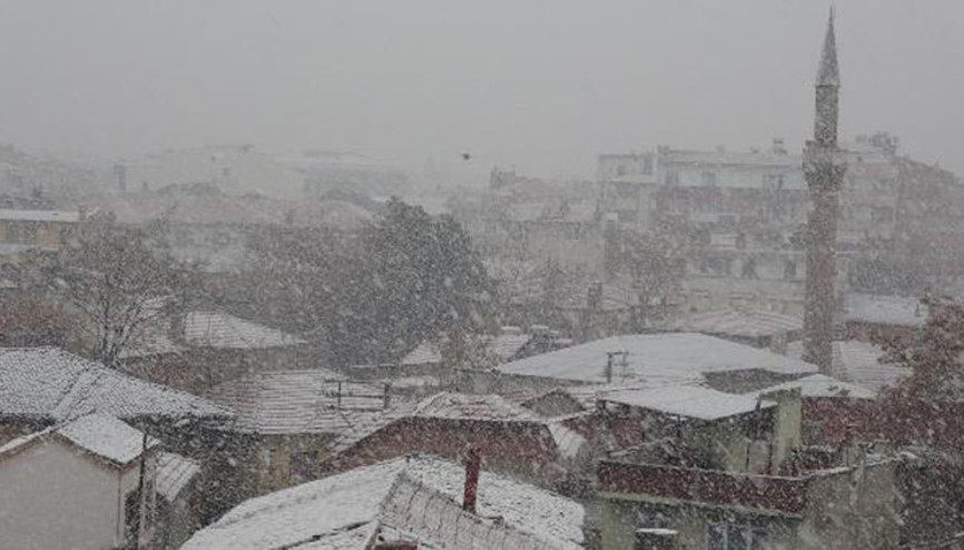 Edremit Körfezine 4 yıl sonra kar yağdı