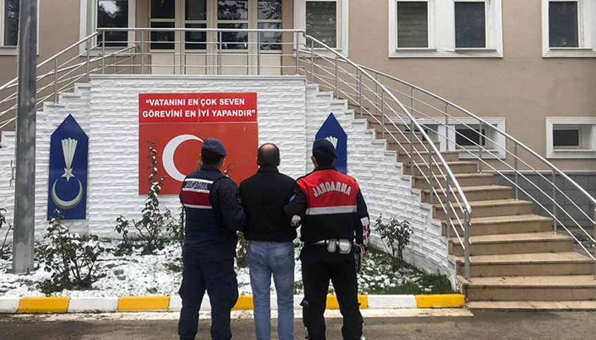 Hırsızı sigara izmariti yakalattı