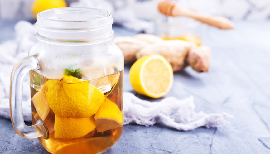 Bağışıklığınızı destekleyen limonlu zencefilli su